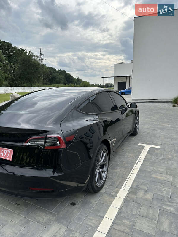 Седан Tesla Model 3 2022 в Луцьку