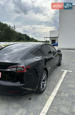 Седан Tesla Model 3 2022 в 