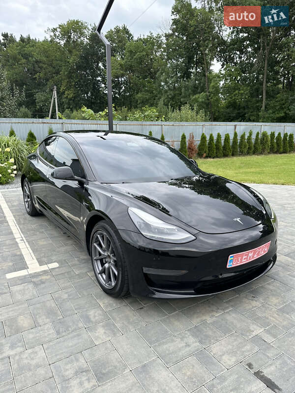 Седан Tesla Model 3 2022 в Луцьку