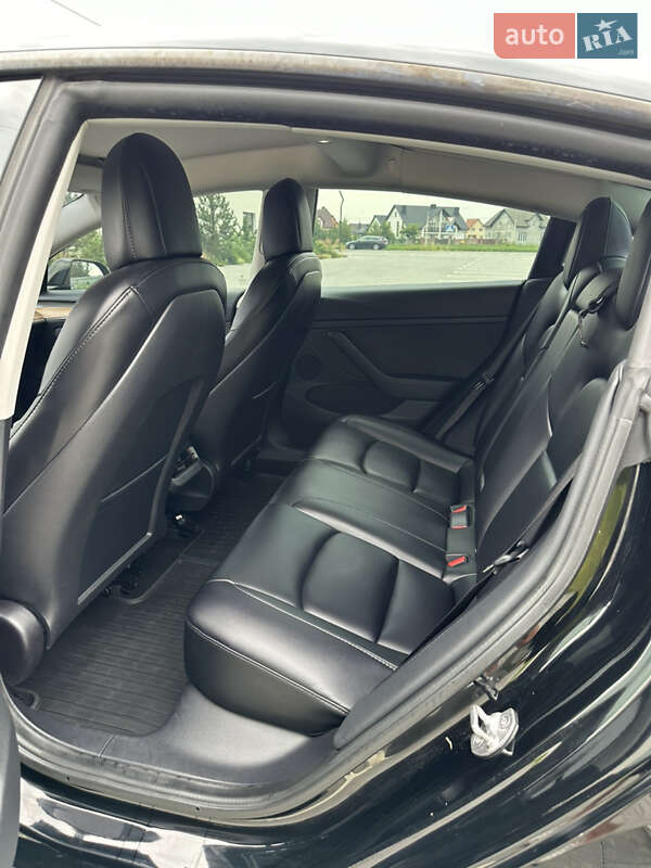 Седан Tesla Model 3 2022 в Луцьку