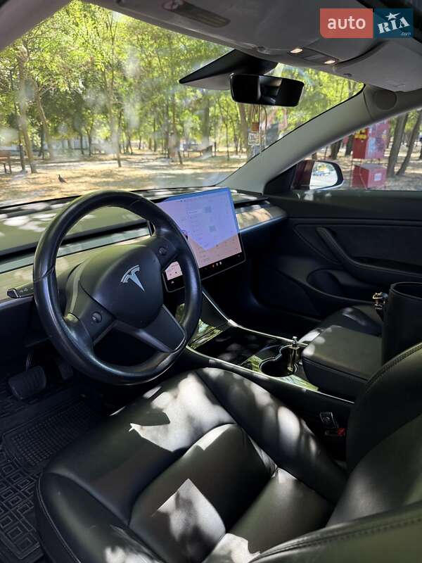 Седан Tesla Model 3 2019 в Одесі