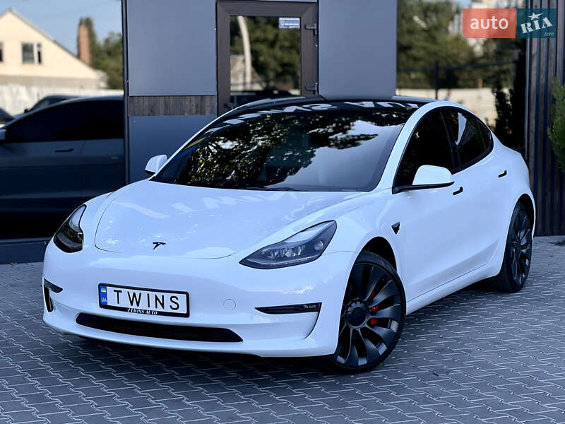 Седан Tesla Model 3 2022 в 