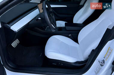 Седан Tesla Model 3 2022 в 