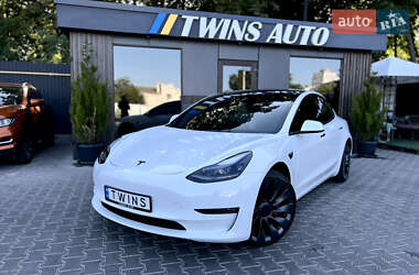 Седан Tesla Model 3 2022 в 