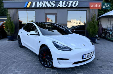 Седан Tesla Model 3 2022 в 