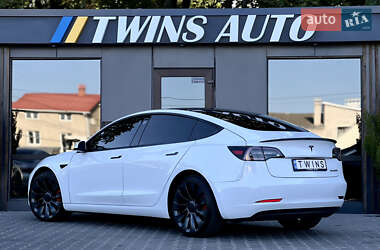 Седан Tesla Model 3 2022 в 