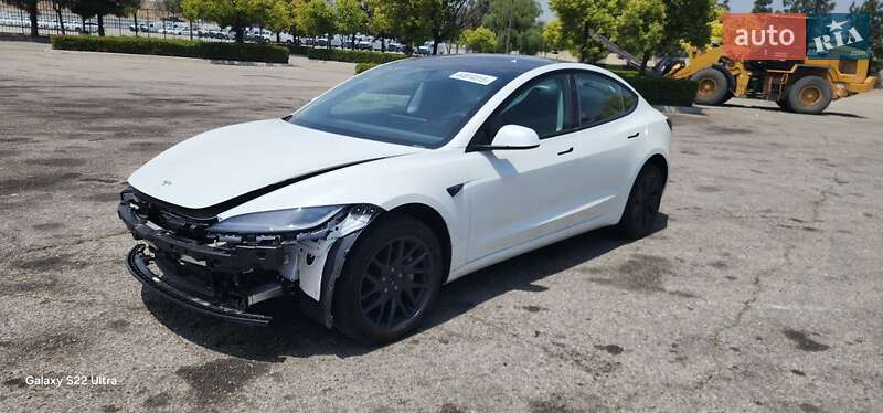 Tesla Model 3 2024