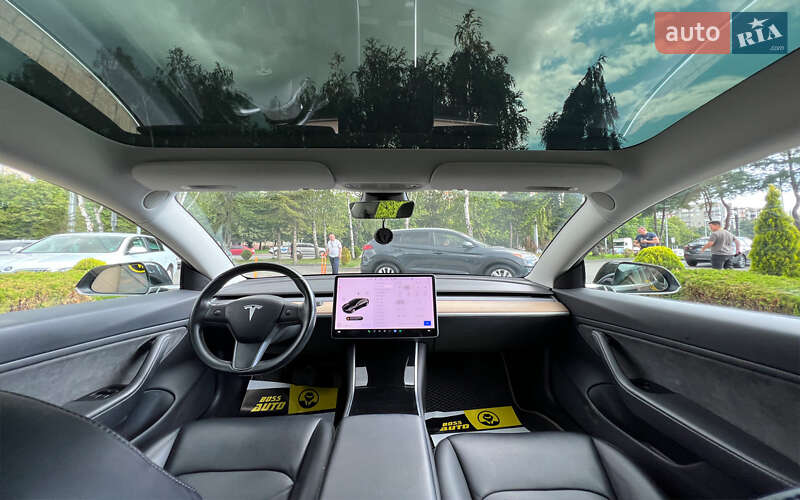 Седан Tesla Model 3 2018 в Львове