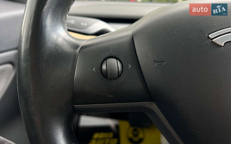 Седан Tesla Model 3 2018 в Львове