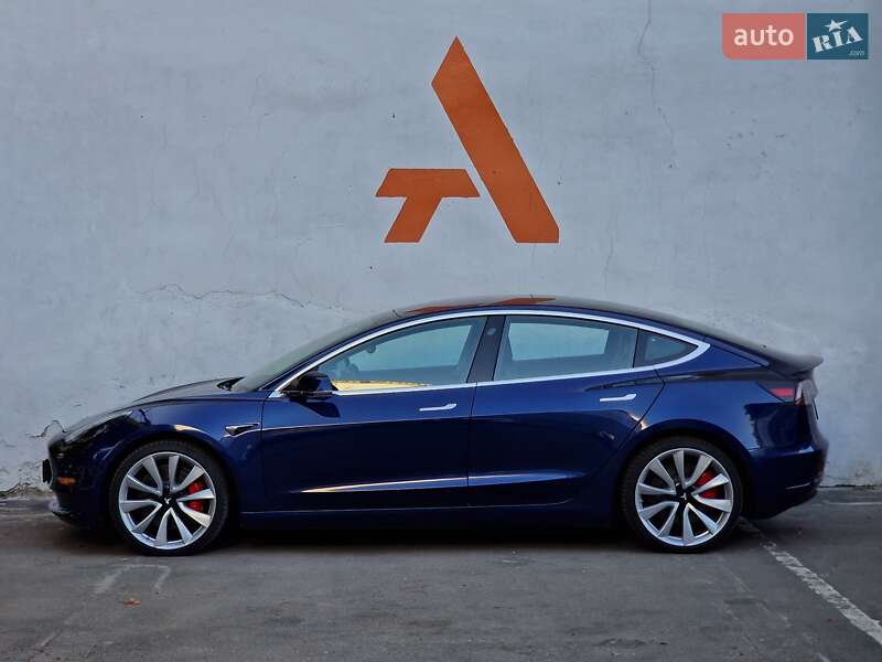 Седан Tesla Model 3 2018 в Одесі