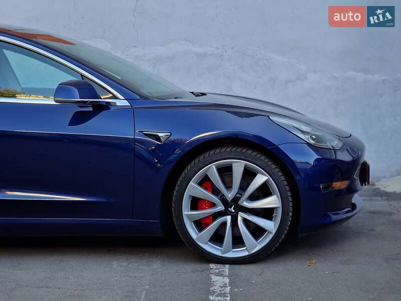 Седан Tesla Model 3 2018 в Одесі