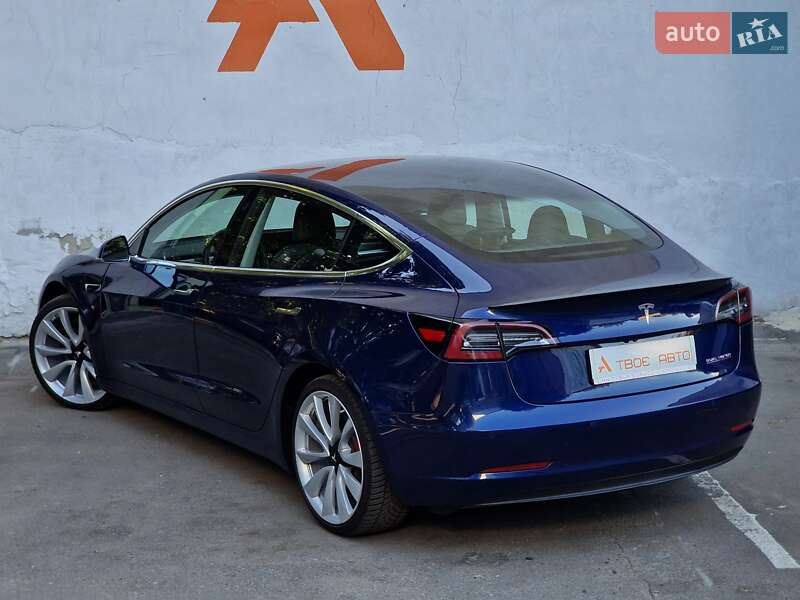 Седан Tesla Model 3 2018 в Одесі