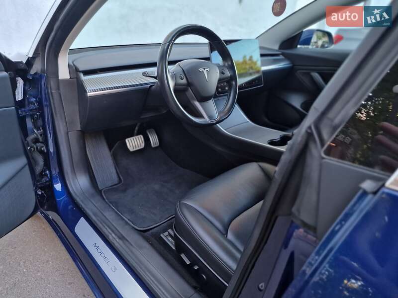 Седан Tesla Model 3 2018 в Одесі
