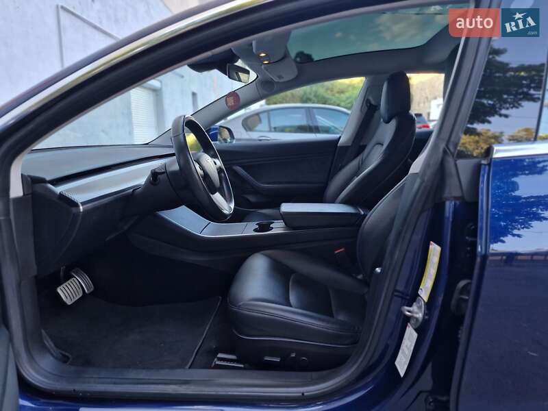 Седан Tesla Model 3 2018 в Одесі