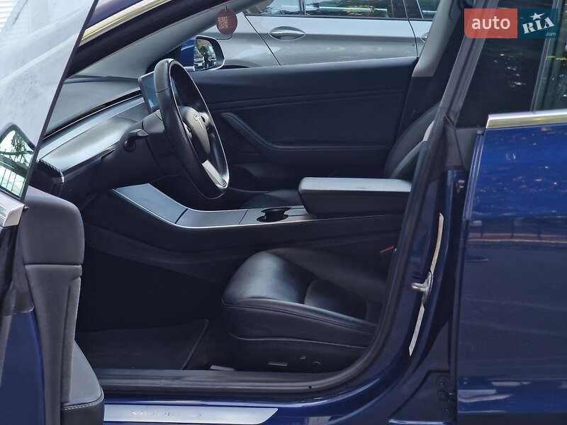 Седан Tesla Model 3 2018 в Одесі