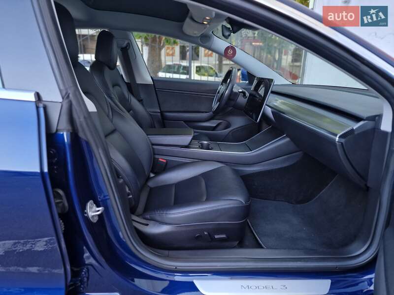 Седан Tesla Model 3 2018 в Одесі
