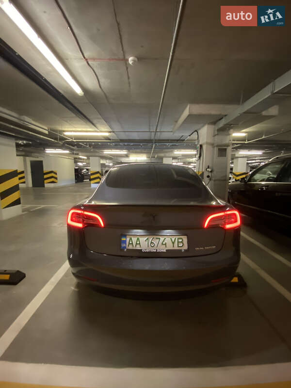 Седан Tesla Model 3 2019 в Киеве