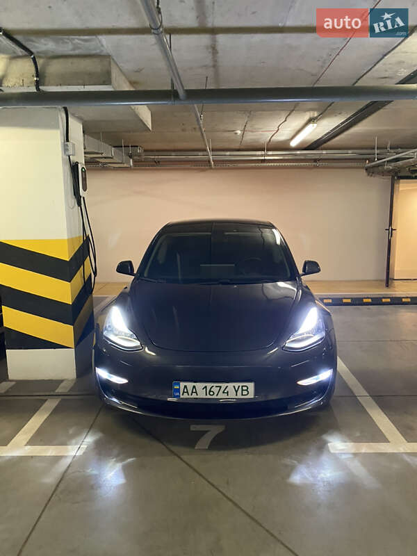 Седан Tesla Model 3 2019 в Киеве