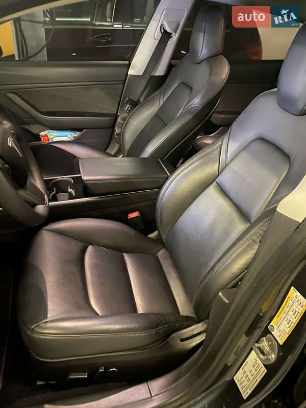 Седан Tesla Model 3 2019 в Киеве