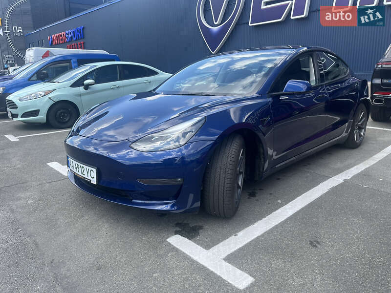 Седан Tesla Model 3 2023 в Киеве