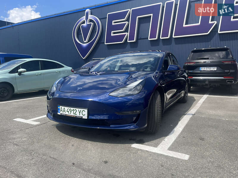 Седан Tesla Model 3 2023 в Киеве