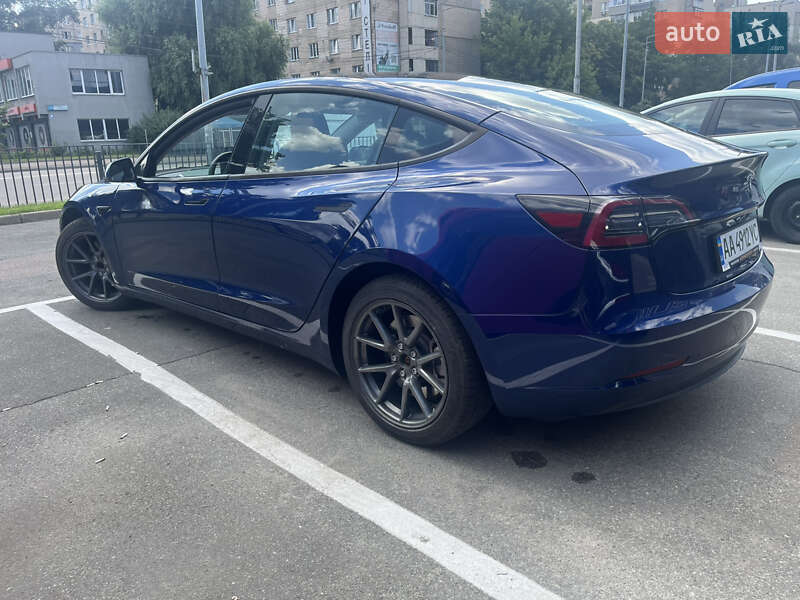 Седан Tesla Model 3 2023 в Киеве
