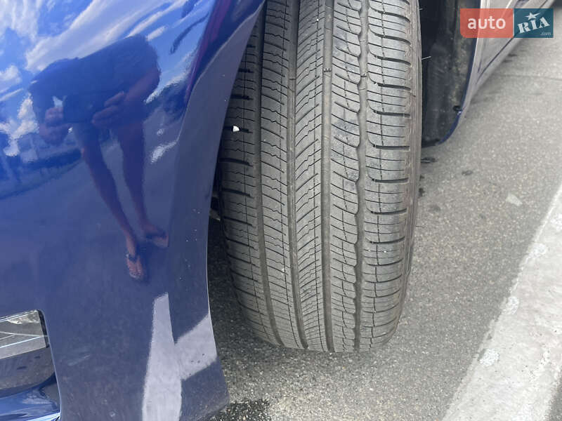 Седан Tesla Model 3 2023 в Киеве