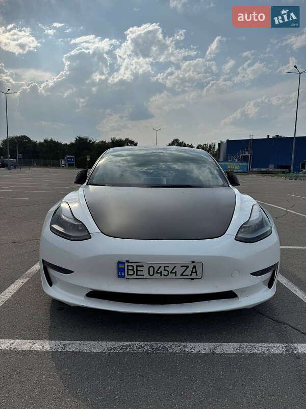 Седан Tesla Model 3 2022 в Днепре