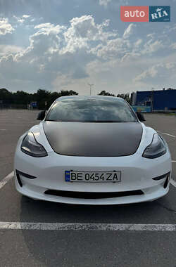 Седан Tesla Model 3 2022 в 