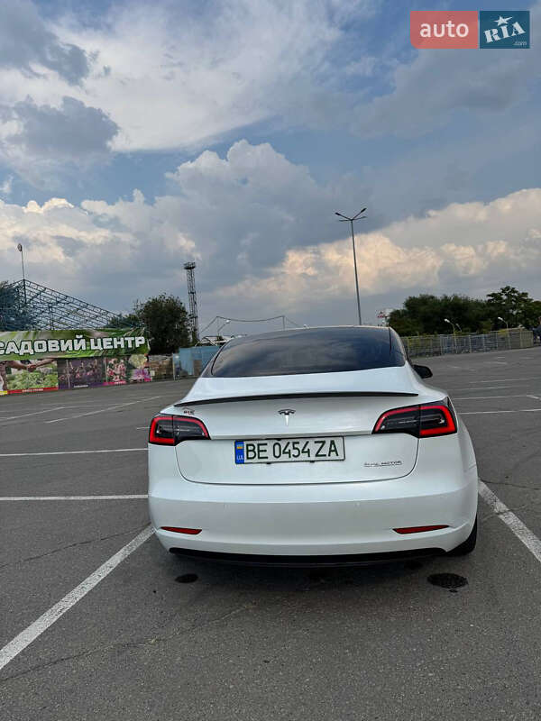Седан Tesla Model 3 2022 в Днепре