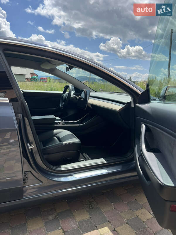 Седан Tesla Model 3 2019 в Ивано-Франковске