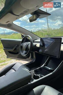 Седан Tesla Model 3 2019 в 
