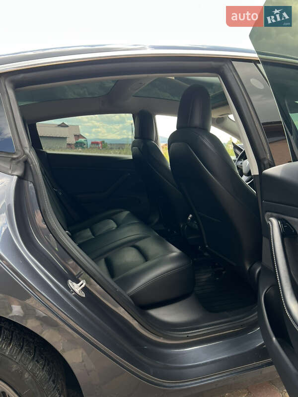 Седан Tesla Model 3 2019 в Ивано-Франковске