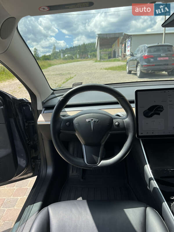 Седан Tesla Model 3 2019 в Ивано-Франковске