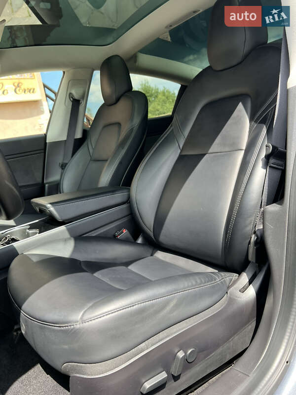 Седан Tesla Model 3 2019 в Ивано-Франковске