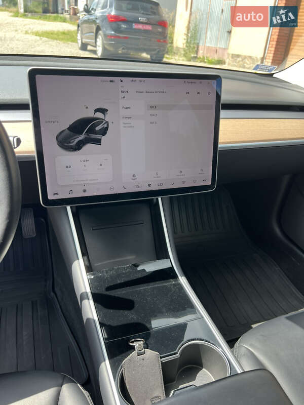 Седан Tesla Model 3 2019 в Ивано-Франковске