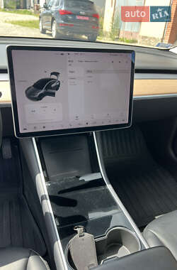 Седан Tesla Model 3 2019 в 