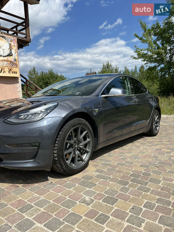 Седан Tesla Model 3 2019 в Ивано-Франковске