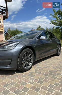 Седан Tesla Model 3 2019 в 