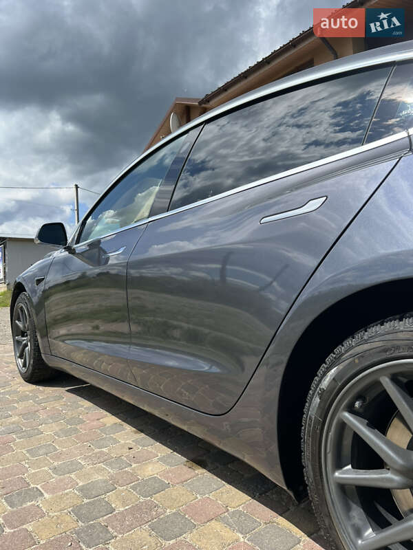 Седан Tesla Model 3 2019 в Ивано-Франковске