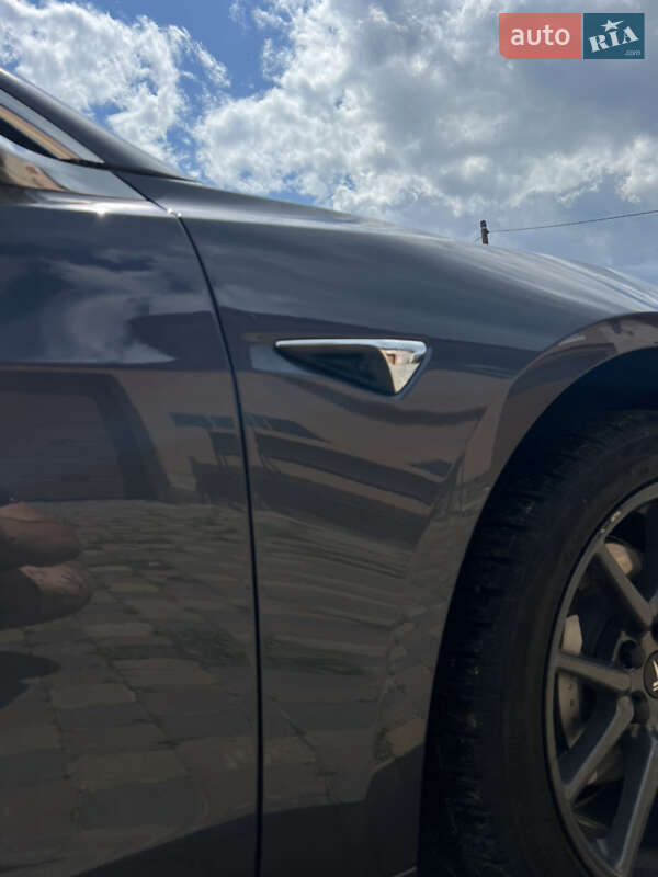 Седан Tesla Model 3 2019 в Ивано-Франковске