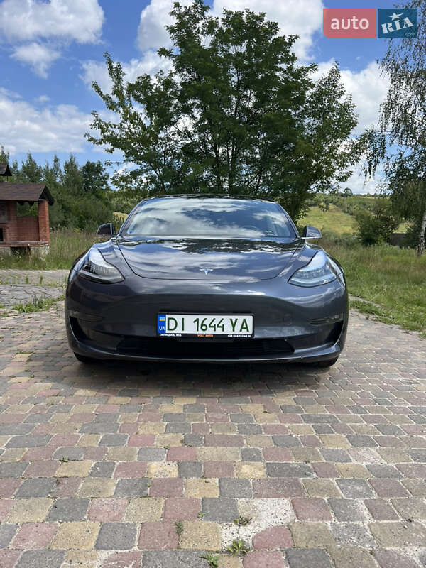 Седан Tesla Model 3 2019 в Ивано-Франковске