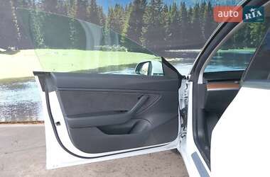 Седан Tesla Model 3 2019 в 