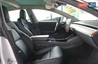 Седан Tesla Model 3 2019 в 