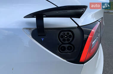 Седан Tesla Model 3 2021 в 