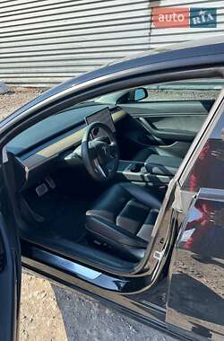 Седан Tesla Model 3 2020 в 