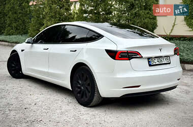 Седан Tesla Model 3 2021 в 