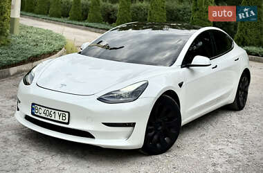Седан Tesla Model 3 2021 в 