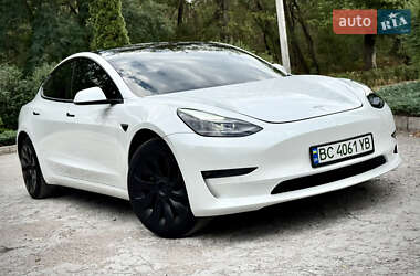 Седан Tesla Model 3 2021 в 