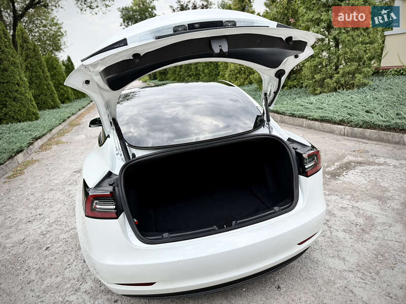 Седан Tesla Model 3 2021 в Днепре